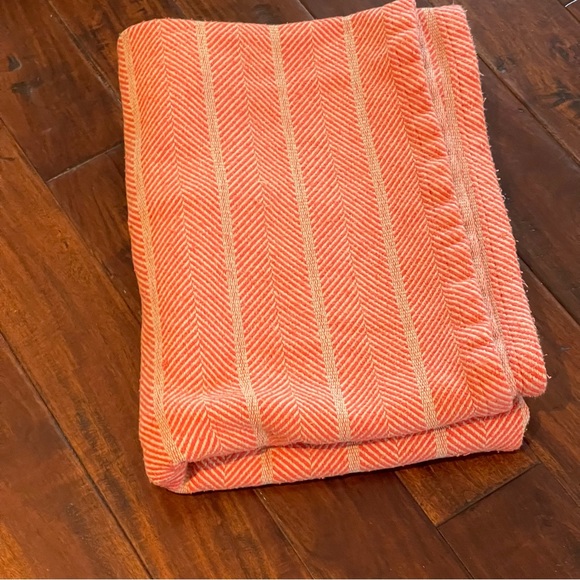 Threshold Bedding Threshold Organic Cotton Herringbone Blanket 62 X